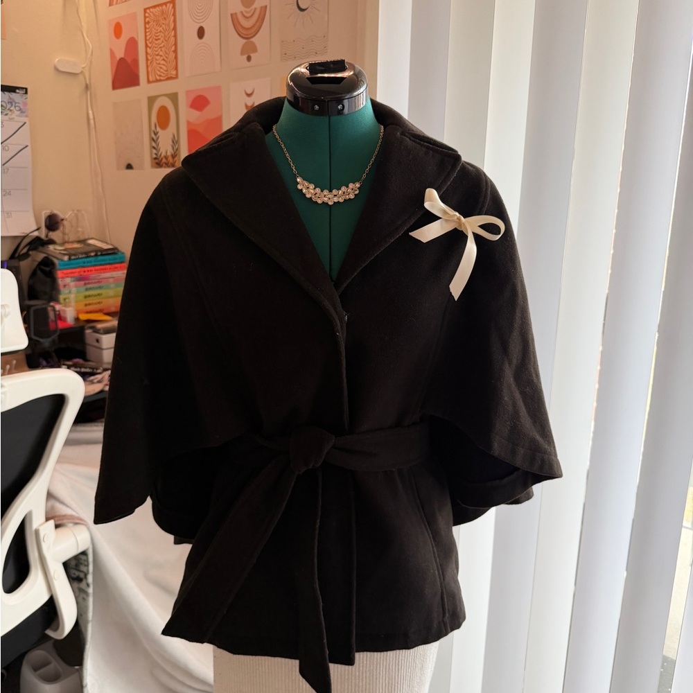 Joan Rivers Black *VINTAGE* Cape